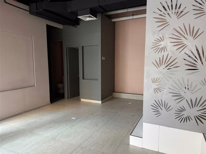En mejor centro de negocios de Las Condes cercano al metro - Imagen 3