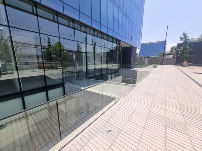 Placa Comercial en Estoril - Vitacura