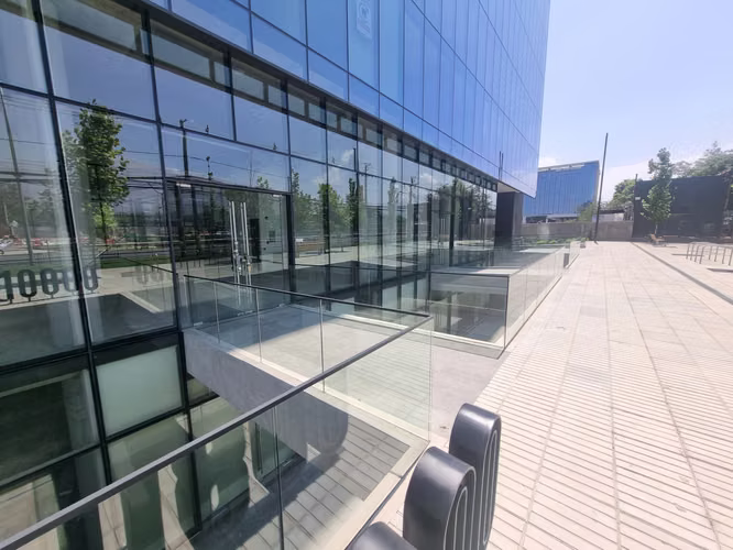 Placa Comercial en Estoril - Vitacura