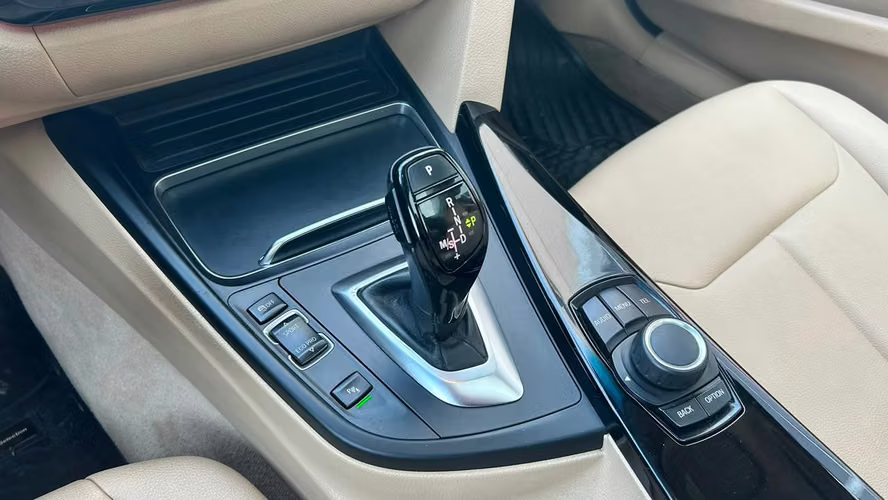 BMW 320i LCI 2.0 AUTOMÁTICO (2016)