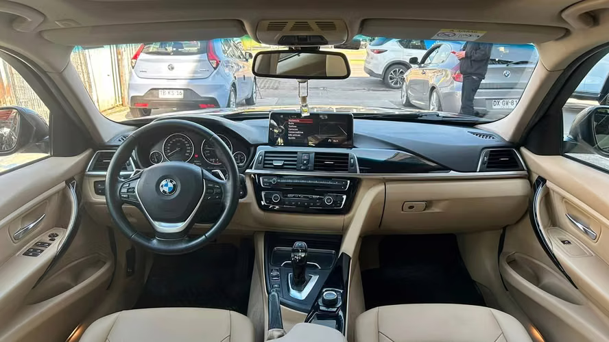BMW 320i LCI 2.0 AUTOMÁTICO (2016)