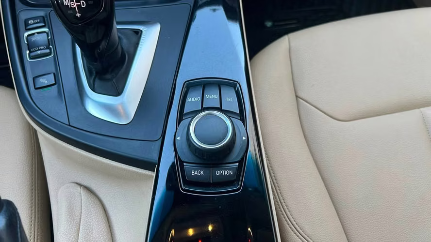 BMW 320i LCI 2.0 AUTOMÁTICO (2016)