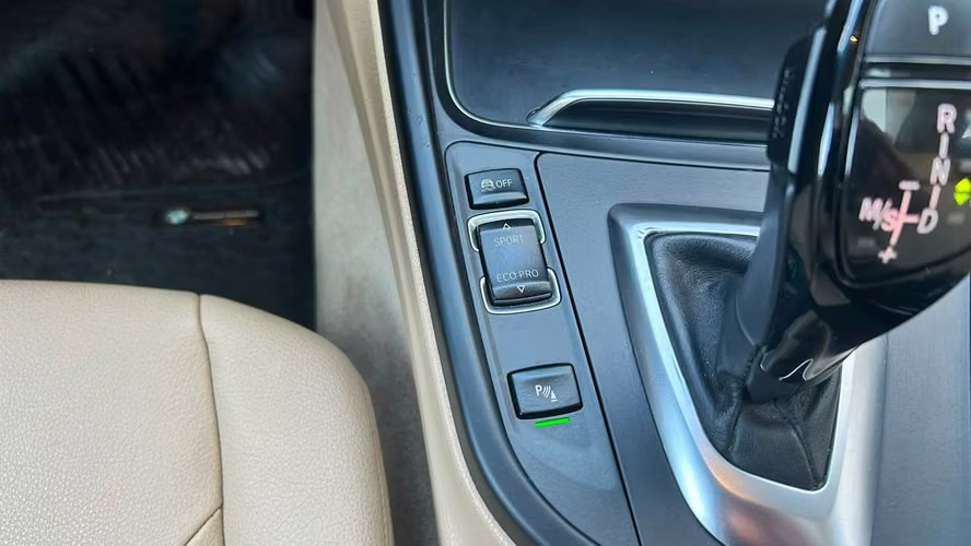 BMW 320i LCI 2.0 AUTOMÁTICO (2016)