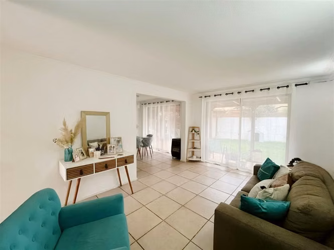 Hermosa y amplia casa en venta en Huechuraba 4 dormitorios