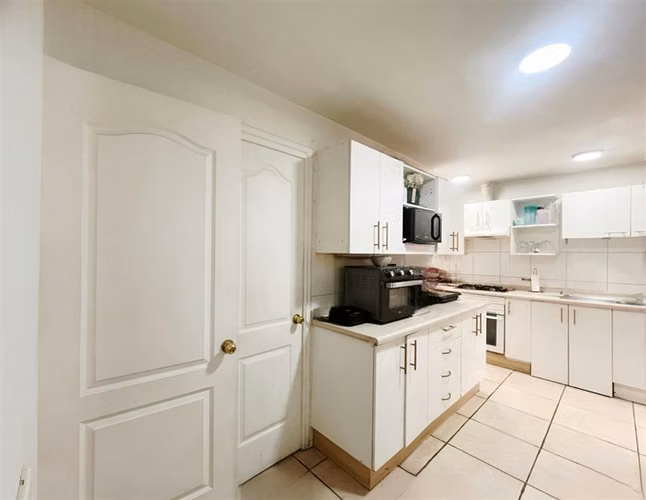 Hermosa y amplia casa en venta en Huechuraba 4 dormitorios