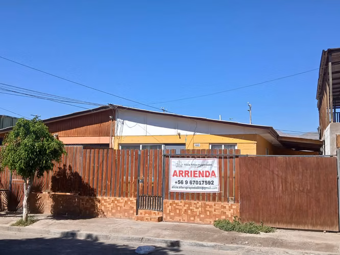 SE ARRIENDA CASA SECTOR PUNTA NEGRA, 3 D /2 B