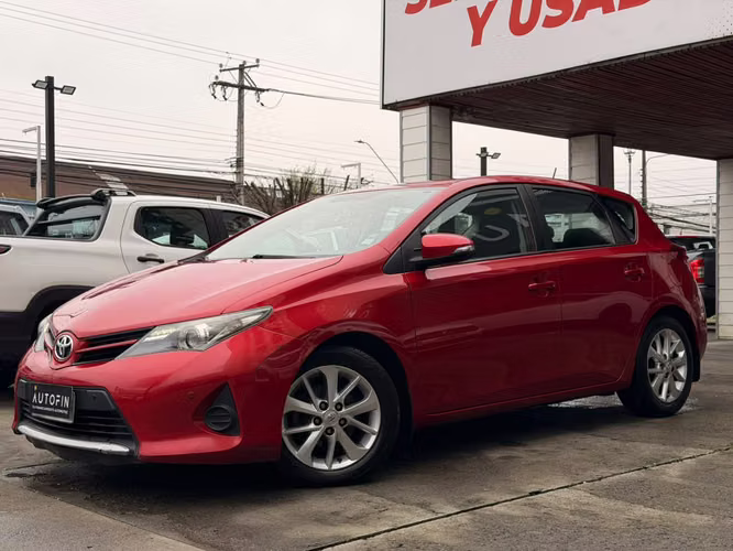TOYOTA AURIS AUTOMATICO AÑO 2014