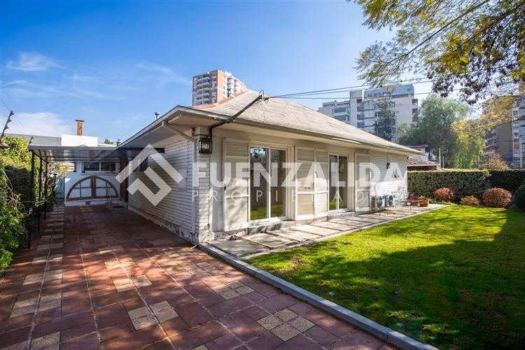 Casa 4D + 2B en Sebastián Elcano Gran Terreno de 402 m