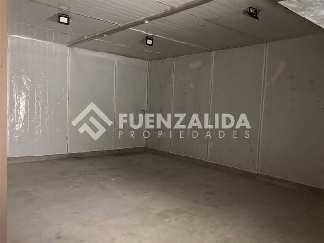 Local Comercial en arriendo con 2 cámaras frigoríficas