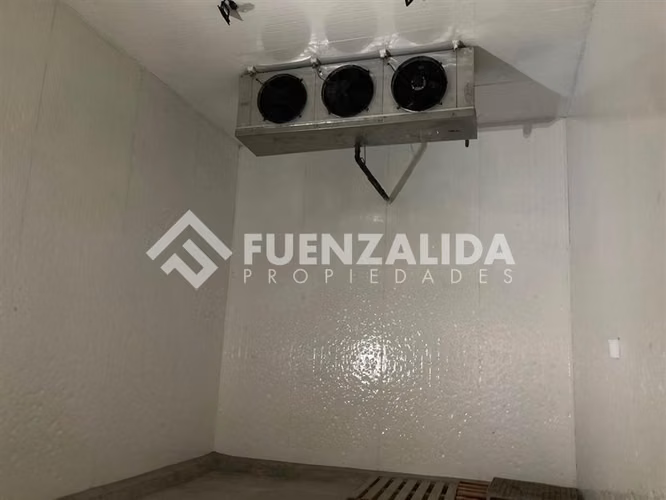 Local Comercial en arriendo con 2 cámaras frigoríficas