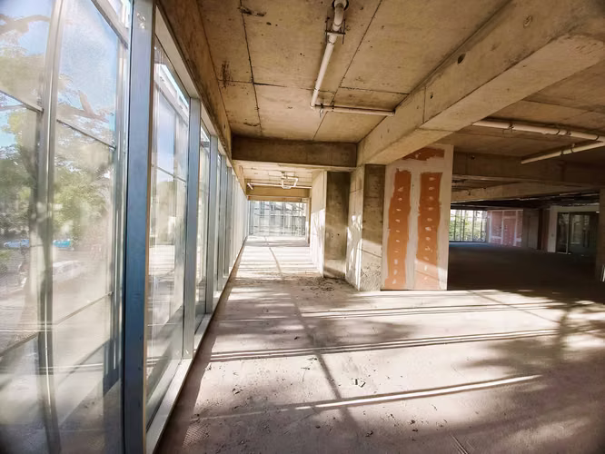 Gran local, Moderno edificio (180271)