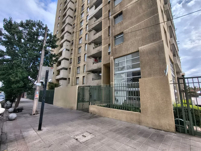 Venta Excelente departamento en Avda Inglarerra, 2D+2B,  + BD , conuna Independencia - Imagen 2