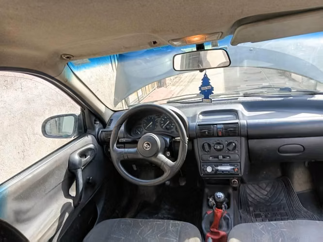 Vendo mi chevrolet corsa año 2001 esta todo al día solo le falta sacar la revicion técnica que venció ase como un mes mas o menos pero esta todo al día