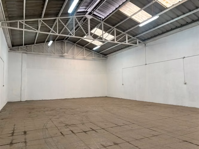 Local Comercial arriendo calle Carmen/ Santiago