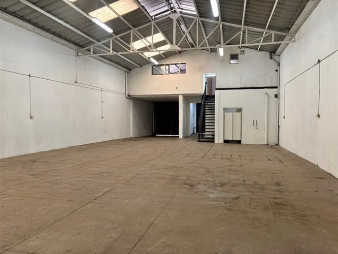 Local Comercial arriendo calle Carmen/ Santiago