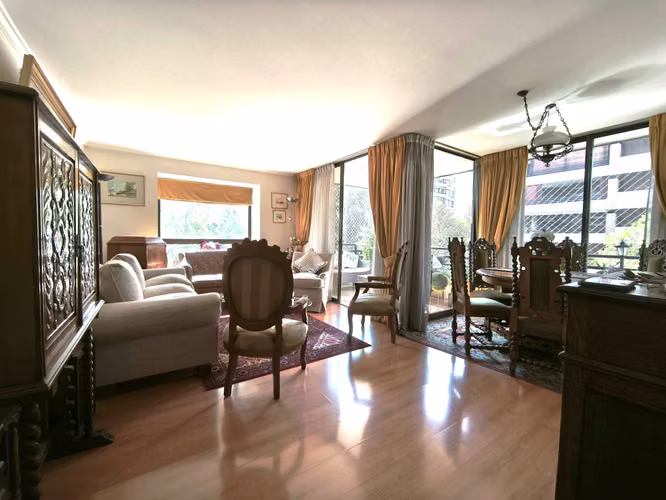 Amplio departamento como nuevo en Vitacura (180324)