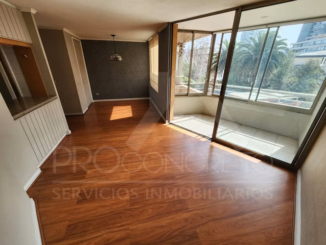 Arriendo depto 1 dorm ampliado + 2 baños, terraza norte, cerca Metro Chile España
