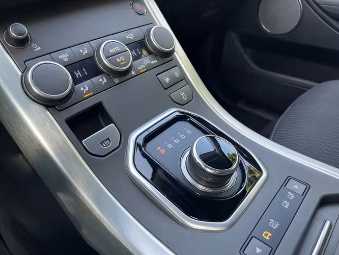LAND ROVER EVOQUE 2.0T AUT. 4X4 2019 SÓLO 40.000 KM. - Imagen 18