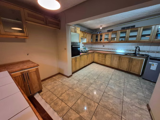 Arriendo casa sin amoblar sector centrico (180328)