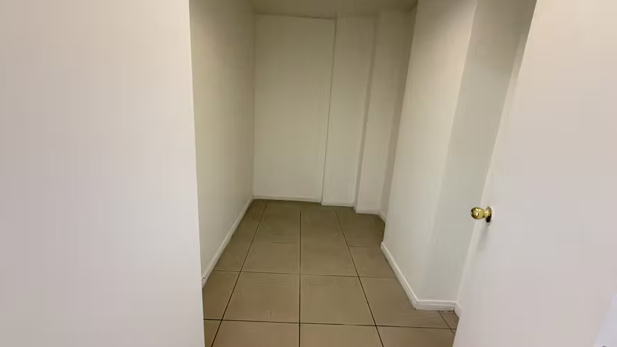 LOCAL Alto tráfico AV. Apoquindo  Las Condes 214 mt2 totales en 2 plantas , 6 estacionamientos