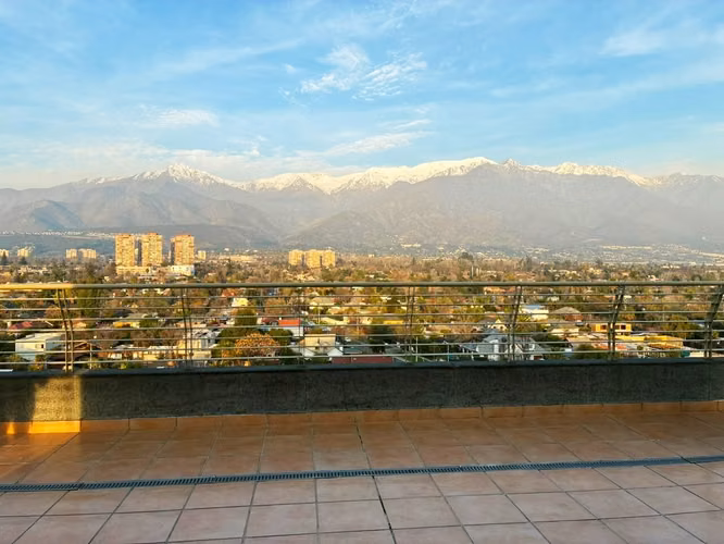 Amplio, lindo y luminoso departamento con excelente ubicación en Las Condes