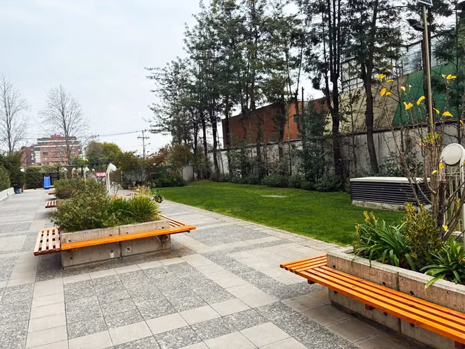 Amplio, lindo y luminoso departamento con excelente ubicación en Las Condes