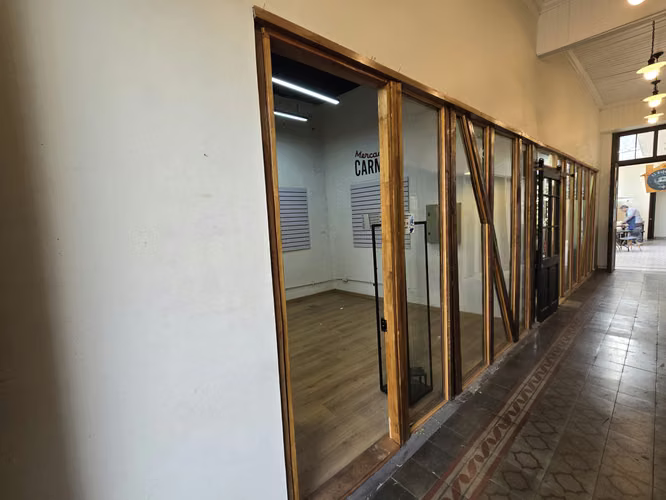 EN CALLE BELLAVISTA: LOCAL COMERCIAL Frente a Clinica Santa Maria