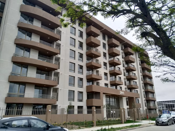 Vendemos excelente departamento a pasos de UCM en Talca - Imagen 1