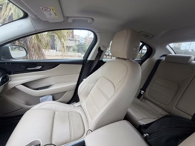 JAGUAR XE 2020 "LIBERADO"  EXCELENTE ESTADO LOOK DEPORTIVO