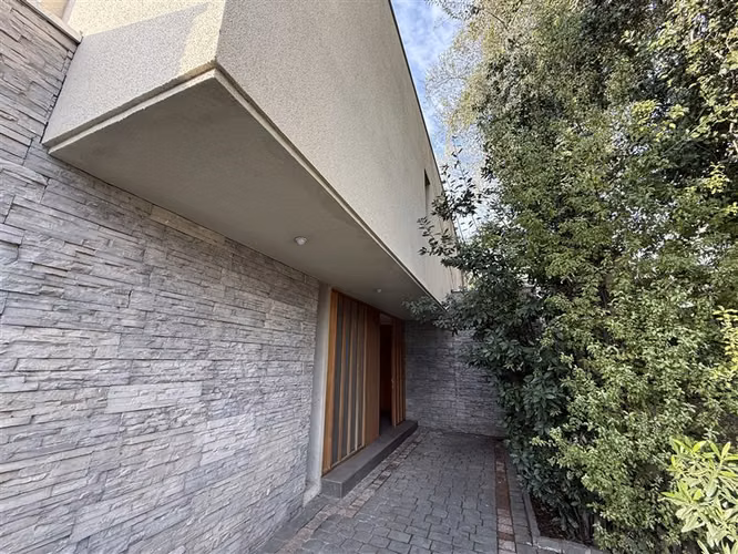 Casa venta en Chicureo, más servicios con acceso a Laguna