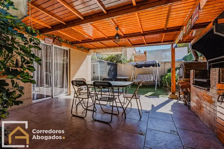 Casa de 4D y 2B en Valle Lo Campino