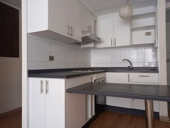 Departamento en arriendo de 2 dorm. Metro Ecuador