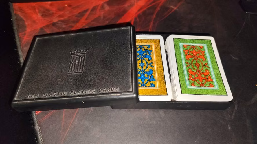 6 cajas con mazos kem importados + caja con mazo Harrods