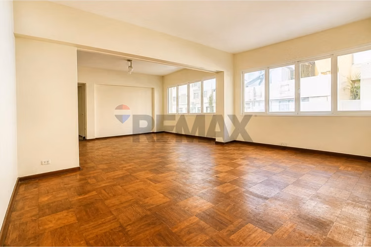 Venta amplio depto en stgo | metro b. artes