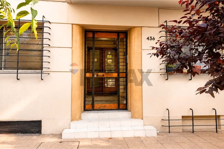 Venta amplio depto en stgo | metro b. artes