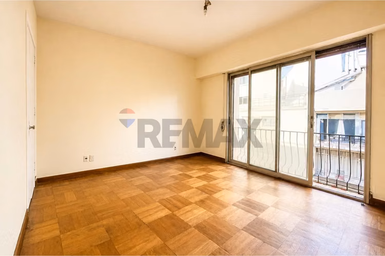 Venta amplio depto en stgo | metro b. artes