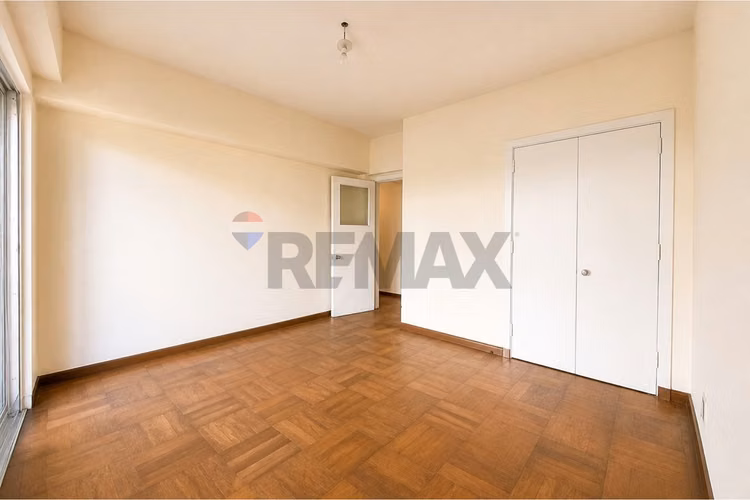 Venta amplio depto en stgo | metro b. artes