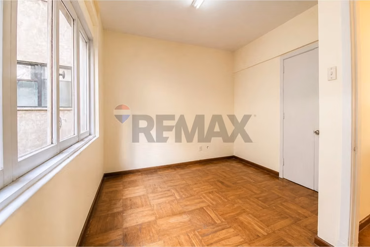 Venta amplio depto en stgo | metro b. artes