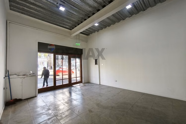 "arriendo local comercial en av. matta, 35m²"
