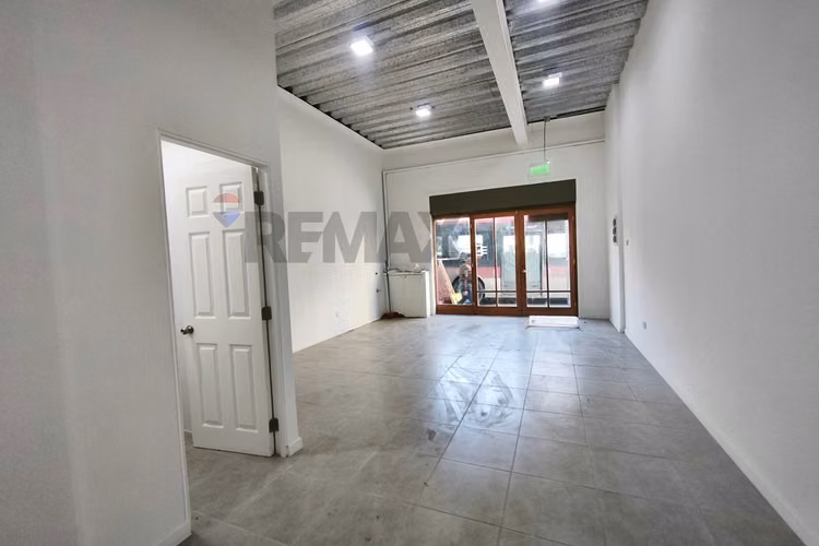 "arriendo local comercial en av. matta, 35m²"