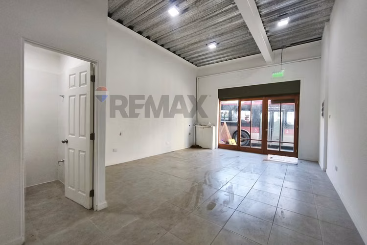 "arriendo local comercial en av. matta, 35m²"