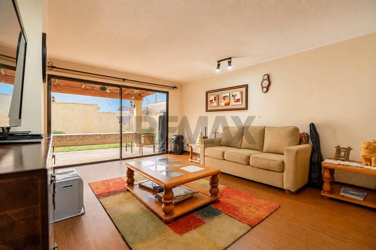 Casa condominio 6d+4b+2e con 342 mts2 - Imagen 2