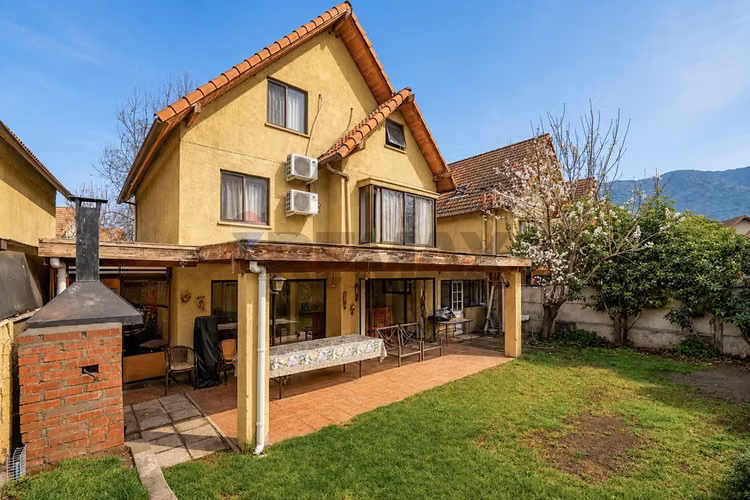 Casa condominio 6d+3b+2e con 342 mts2