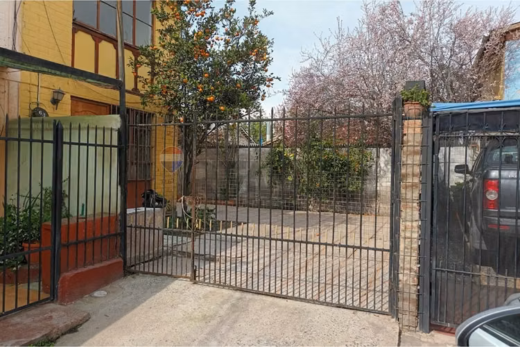 Estupenda casa en pasaje cerrado
