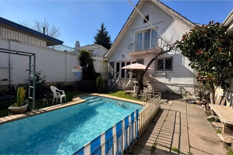 Casa de 232 m2, con pisina en providencia