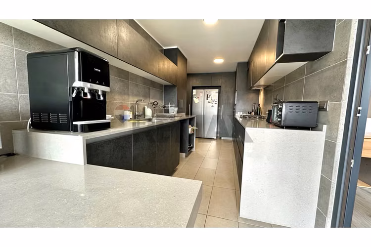 Amplio y luminoso! 3 dorm + servicios, nororiente