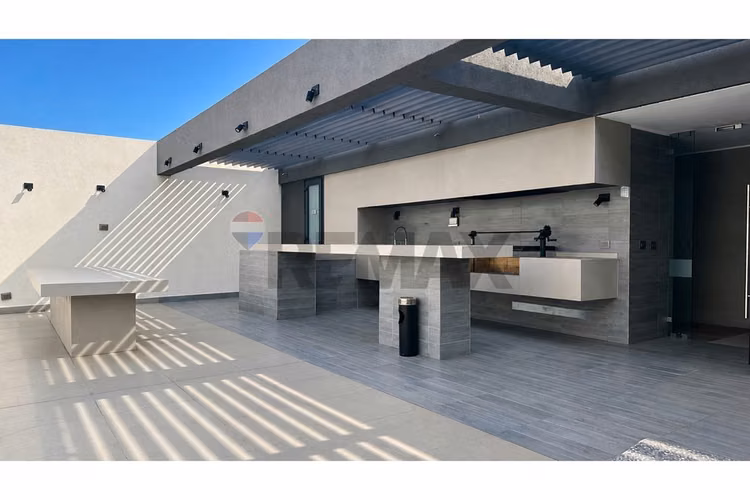 Amplio y luminoso! 3 dorm + servicios, nororiente
