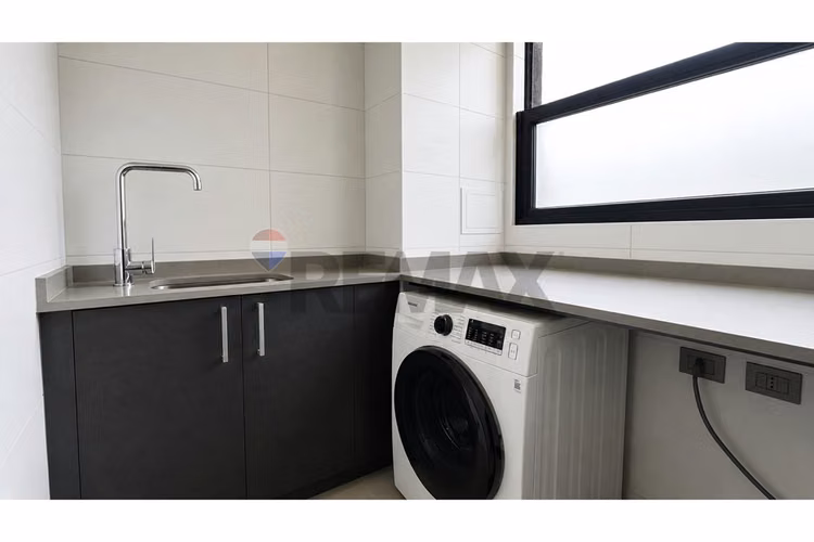 Amplio y luminoso! 3 dorm + servicios, nororiente