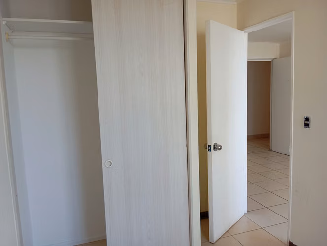 2300 UF VENTA CON ESTACIONAMIENTO 2D 1B NUEVA ALAMEDA 4877