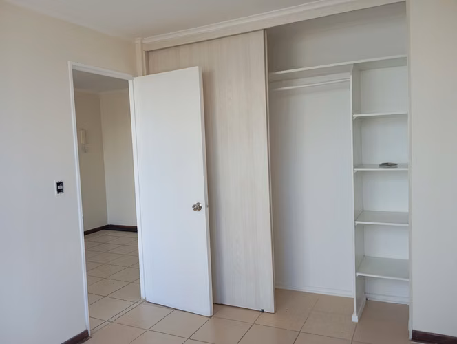 2300 UF VENTA CON ESTACIONAMIENTO 2D 1B NUEVA ALAMEDA 4877